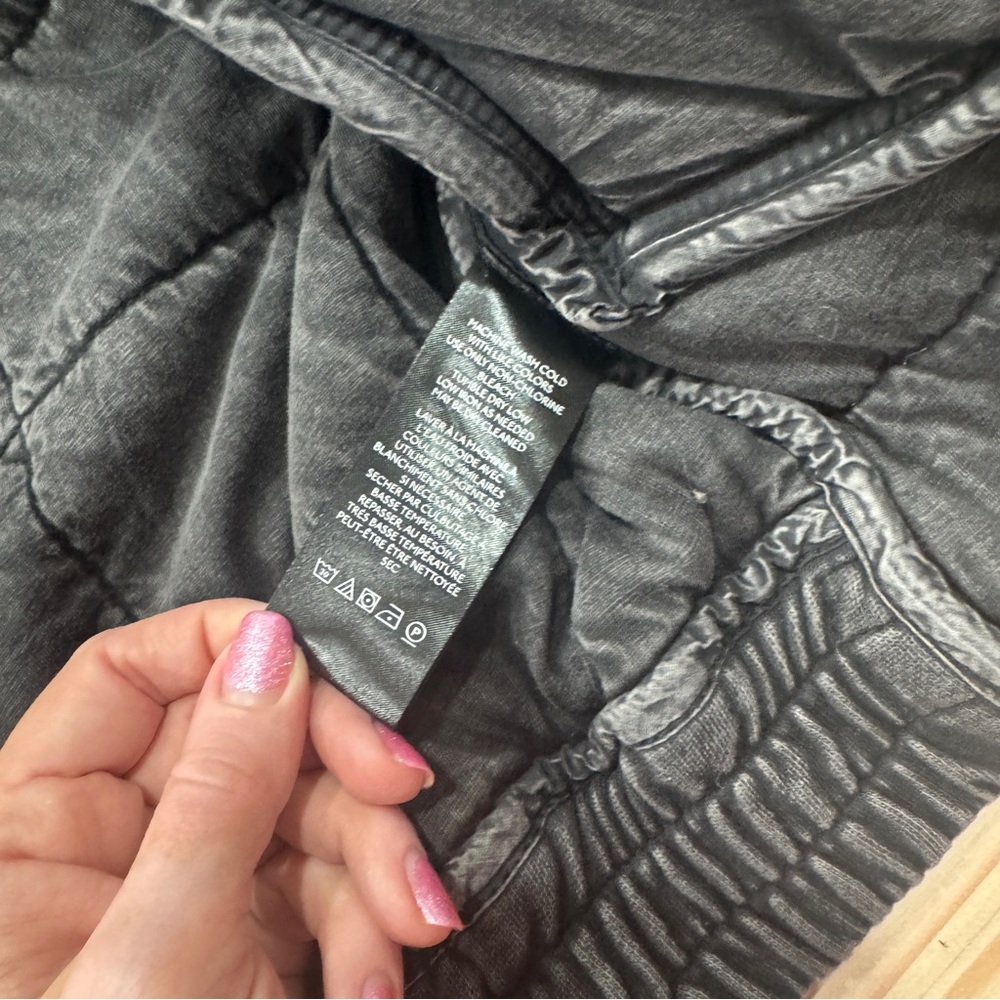 Women's Black Quilted Jacket - Picture 9 of 10